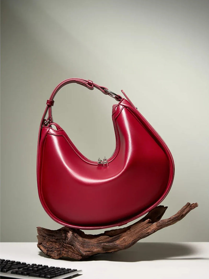 Bolsa Feminina de Ombro Meia Lua em Couro com Alça Ajustável - Camille