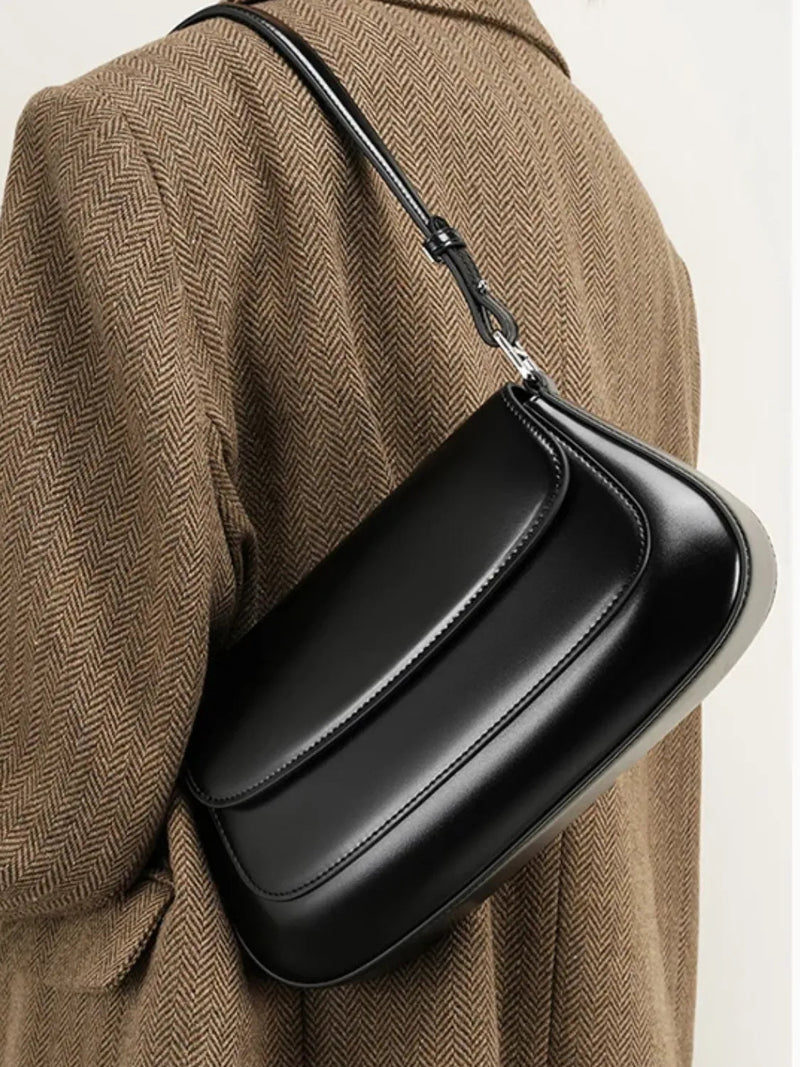 Bolsa Feminina Baguete Tiracolo em Couro com Alça Ajustável - Eléa