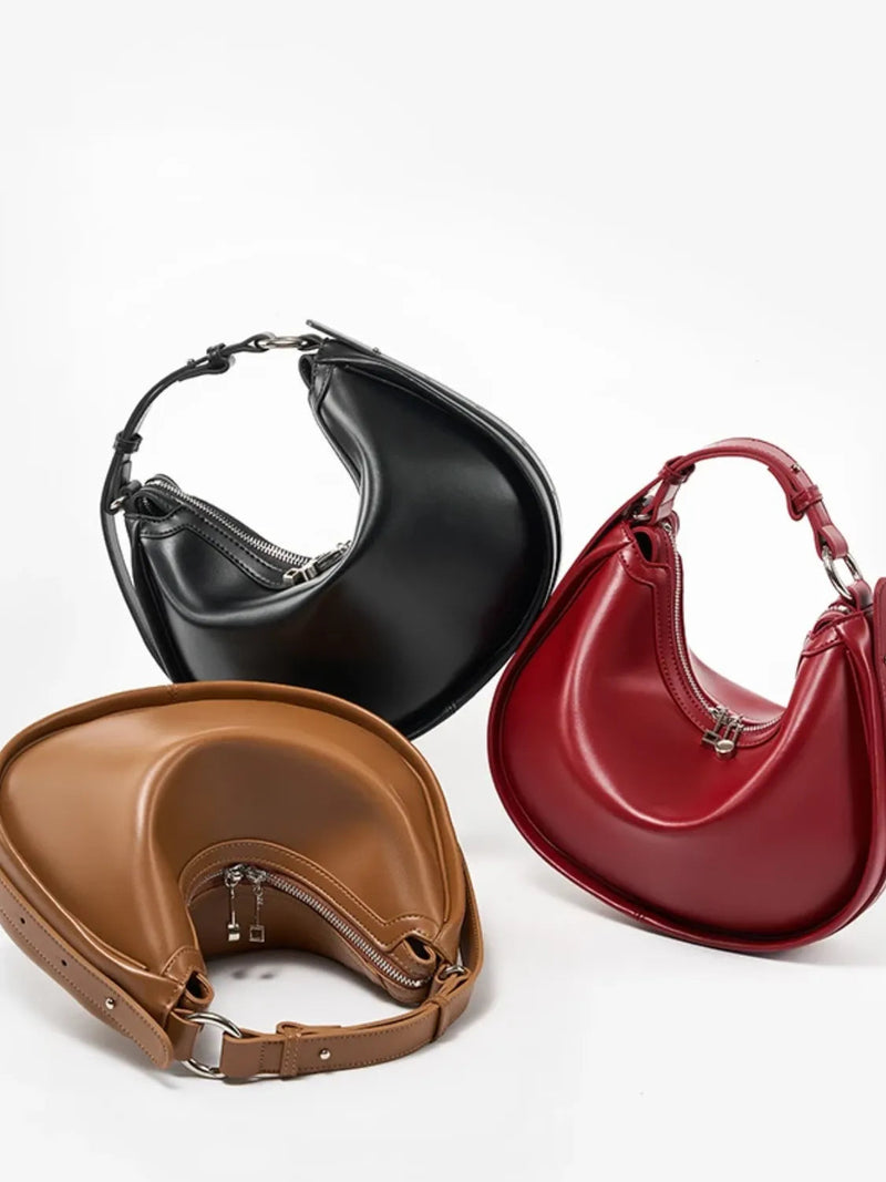 Bolsa Feminina de Ombro Meia Lua em Couro com Alça Ajustável - Camille